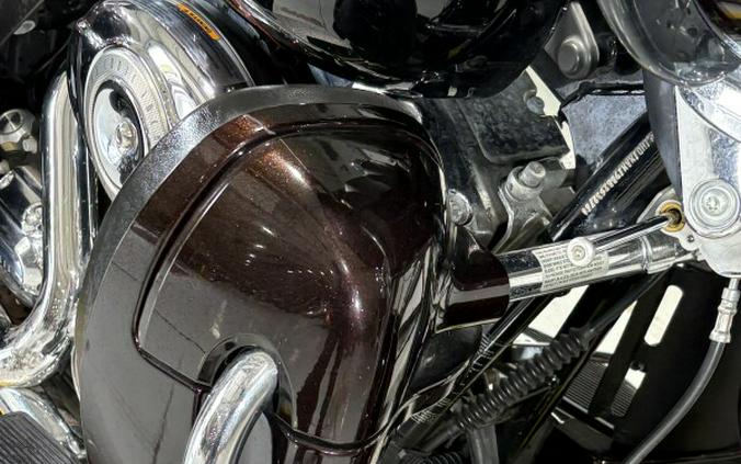 2011 Harley-Davidson® Tri Glide™ Ultra Classic® Two-Tone Merlot Sunglo/Vivid Black