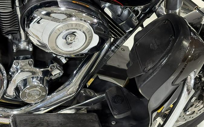 2011 Harley-Davidson® Tri Glide™ Ultra Classic® Two-Tone Merlot Sunglo/Vivid Black