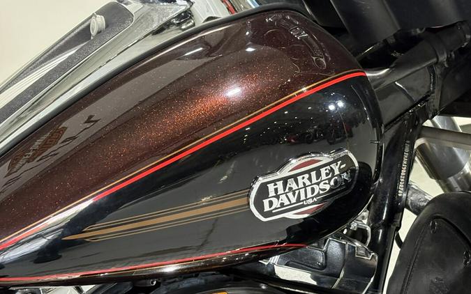 2011 Harley-Davidson® Tri Glide™ Ultra Classic® Two-Tone Merlot Sunglo/Vivid Black