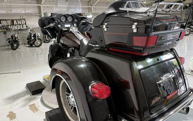 2011 Harley-Davidson® Tri Glide™ Ultra Classic® Two-Tone Merlot Sunglo/Vivid Black