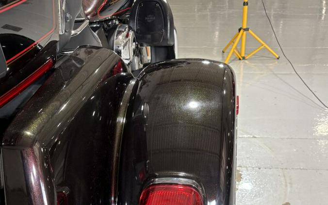 2011 Harley-Davidson® Tri Glide™ Ultra Classic® Two-Tone Merlot Sunglo/Vivid Black