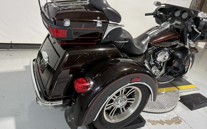 2011 Harley-Davidson® Tri Glide™ Ultra Classic® Two-Tone Merlot Sunglo/Vivid Black
