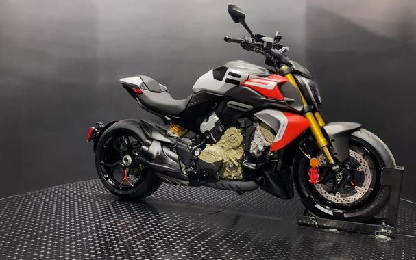 2026 Ducati Diavel V4 RS Livery