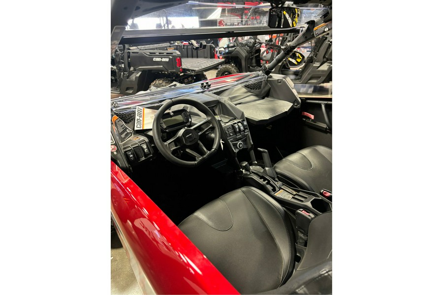 2025 Can-Am Defender MAX HD7