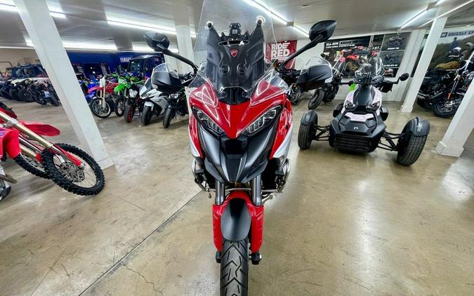 2022 Ducati Multistrada V4S Ducati Red / Alloy Wheels