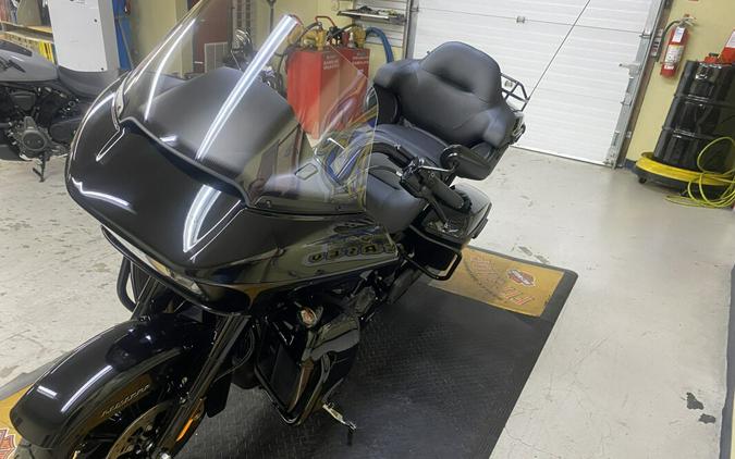 2024 Harley-Davidson Road Glide Limited Vivid Black - Black Finish