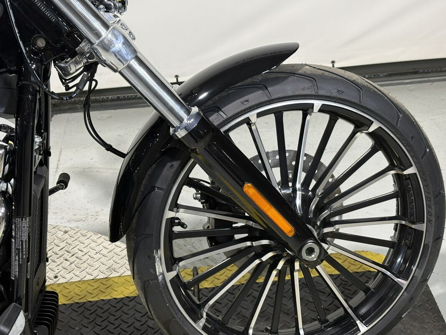 2026 Harley-Davidson® Breakout® Vivid Black