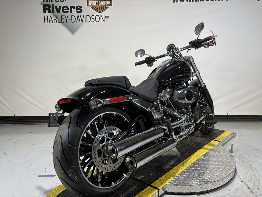 2026 Harley-Davidson® Breakout® Vivid Black