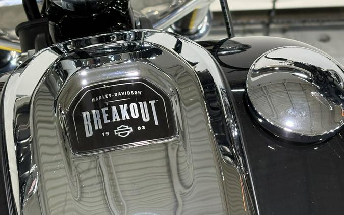2026 Harley-Davidson® Breakout® Vivid Black