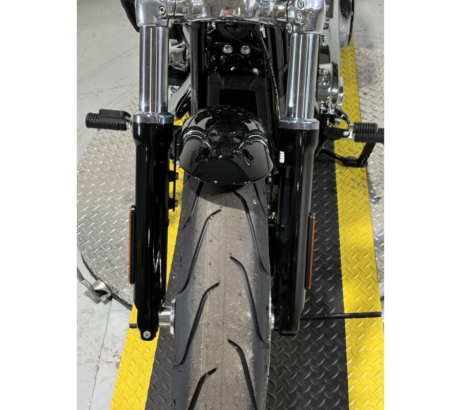 2026 Harley-Davidson® Breakout® Vivid Black