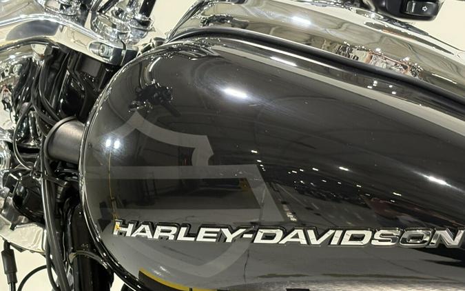 2026 Harley-Davidson® Breakout® Vivid Black