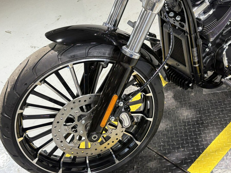 2026 Harley-Davidson® Breakout® Vivid Black