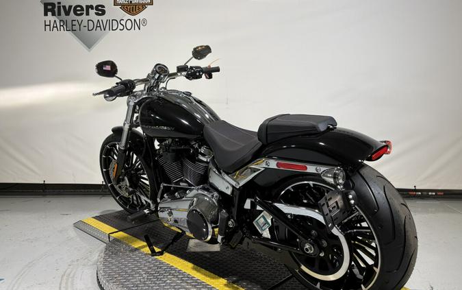 2026 Harley-Davidson® Breakout® Vivid Black