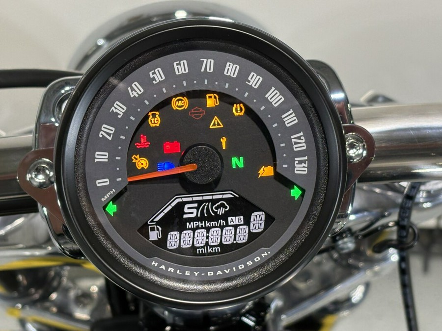 2026 Harley-Davidson® Breakout® Vivid Black