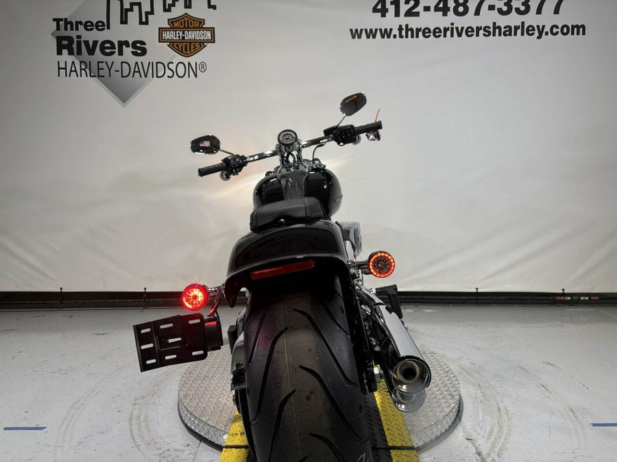 2026 Harley-Davidson® Breakout® Vivid Black