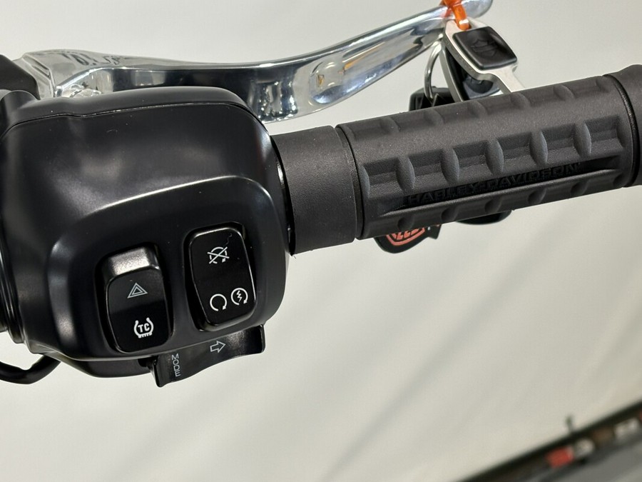 2026 Harley-Davidson® Breakout® Vivid Black