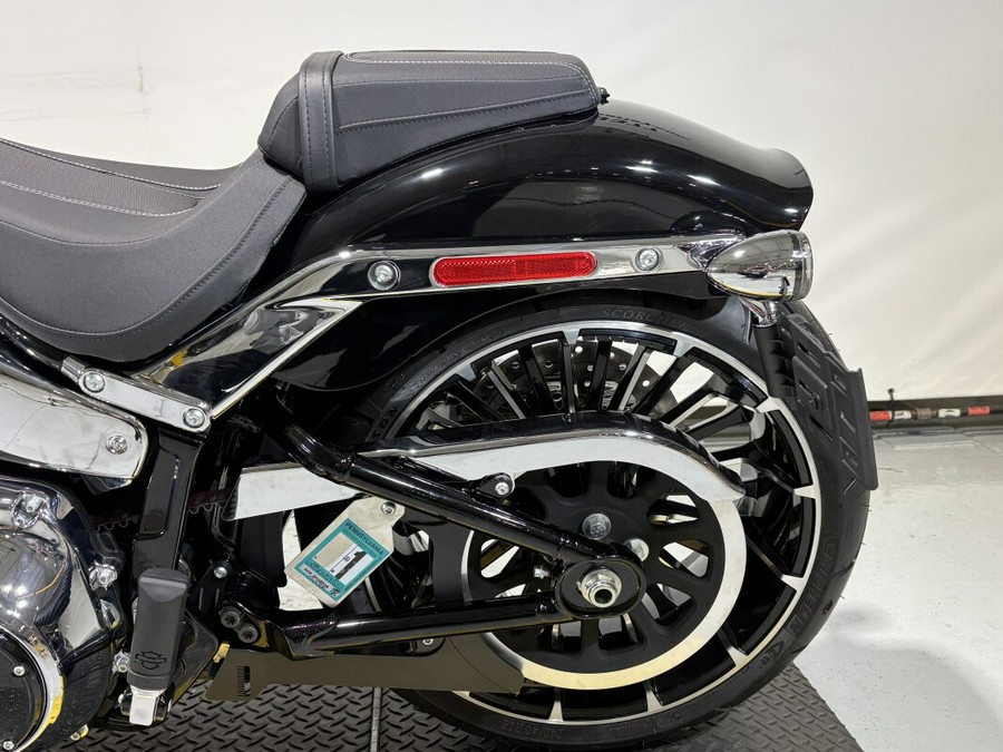 2026 Harley-Davidson® Breakout® Vivid Black