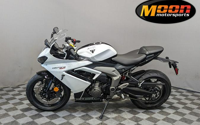 2025 Triumph Daytona 660 Snowdonia WhiteSapphire Black