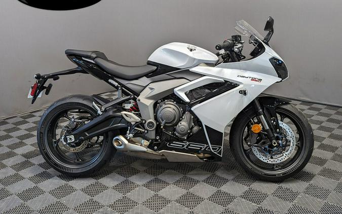 2025 Triumph Daytona 660 Snowdonia WhiteSapphire Black