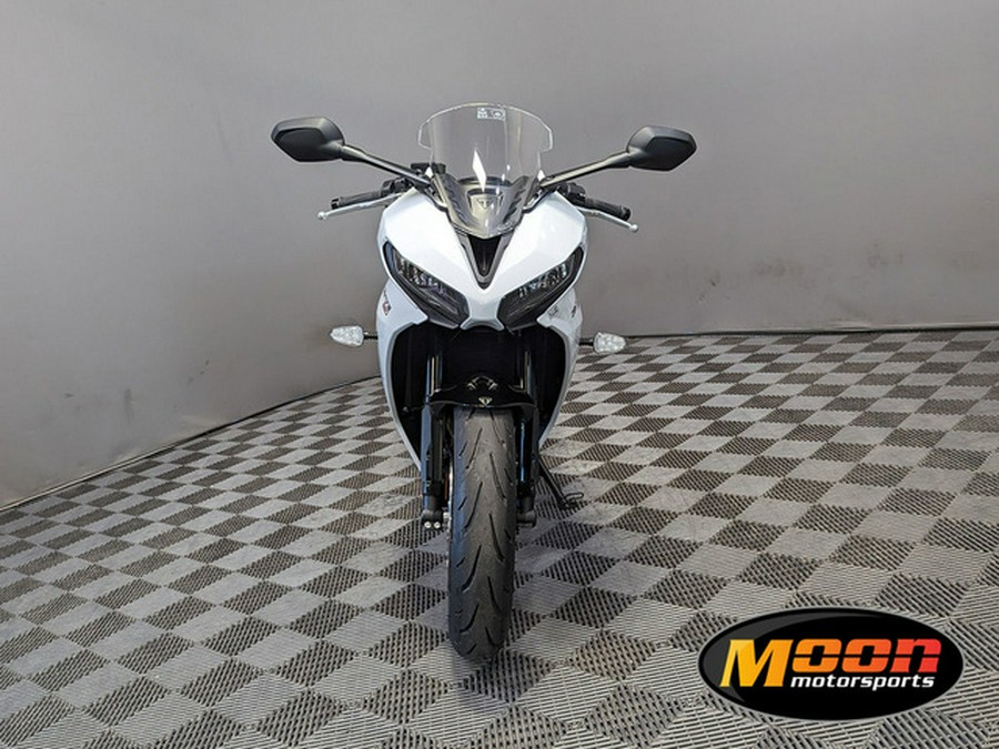 2025 Triumph Daytona 660 Snowdonia WhiteSapphire Black