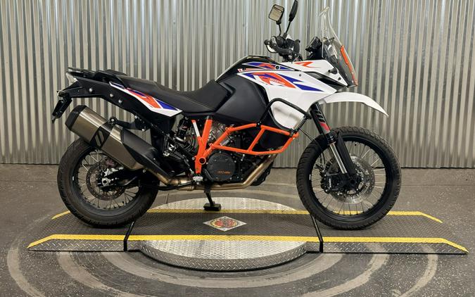 2017 KTM 1090 Adventure R Black / White