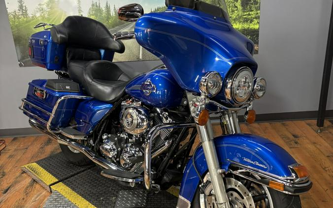 2007 Harley-Davidson® Electra Glide® Ultra Classic® PAC BLUE PRL W/PINSTRIPE