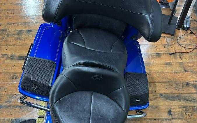 2007 Harley-Davidson® Electra Glide® Ultra Classic® PAC BLUE PRL W/PINSTRIPE