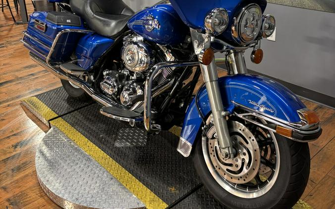 2007 Harley-Davidson® Electra Glide® Ultra Classic® PAC BLUE PRL W/PINSTRIPE
