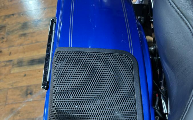 2007 Harley-Davidson® Electra Glide® Ultra Classic® PAC BLUE PRL W/PINSTRIPE