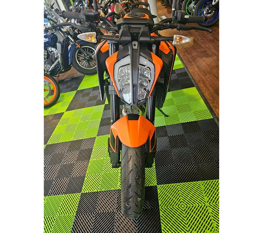 2022 KTM 890 Duke