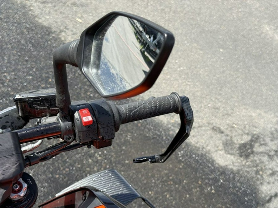 2022 KTM Duke 890 R