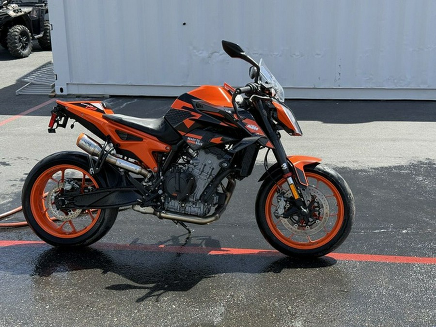 2022 KTM Duke 890 R