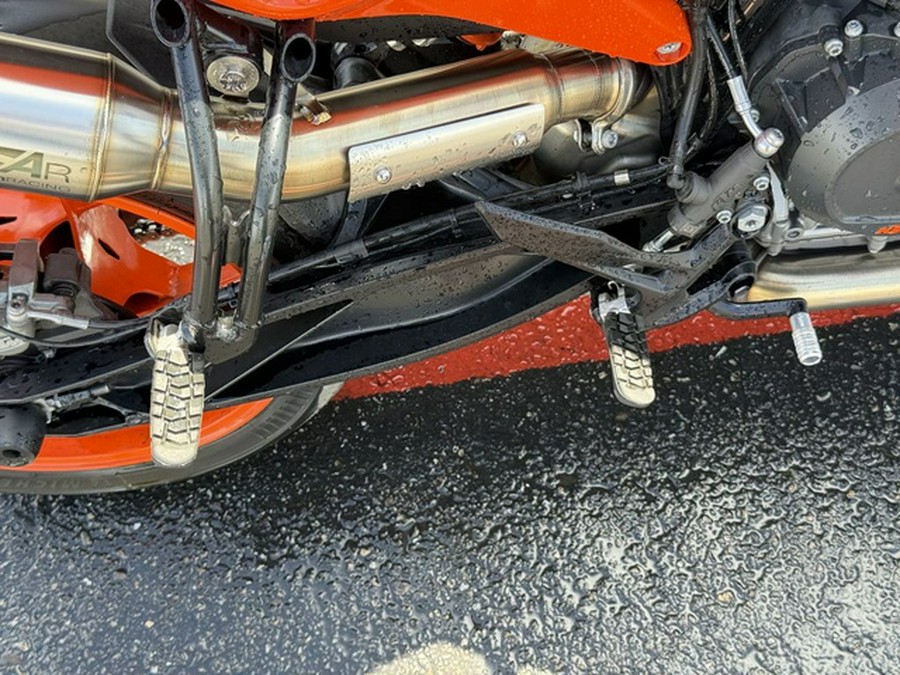 2022 KTM Duke 890 R