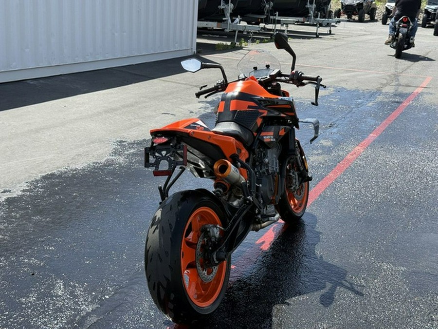 2022 KTM Duke 890 R