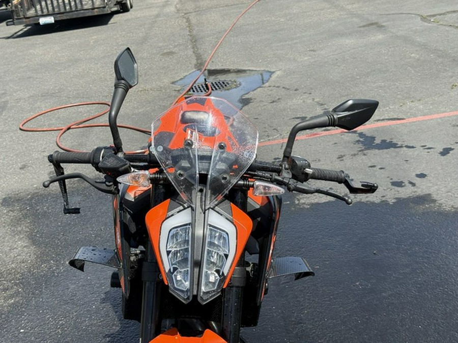 2022 KTM Duke 890 R