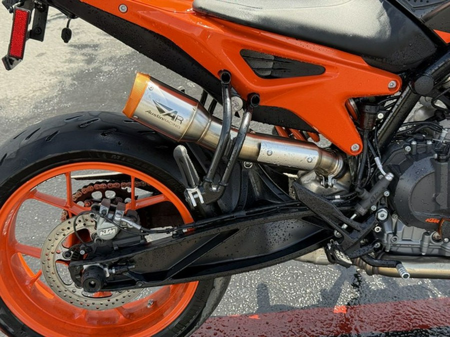 2022 KTM Duke 890 R