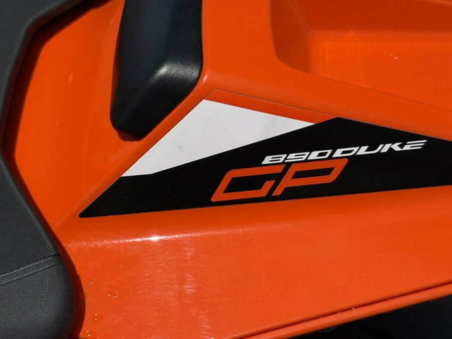 2022 KTM Duke 890 R