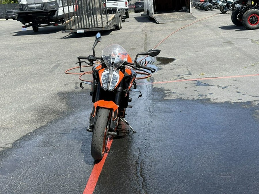 2022 KTM Duke 890 R