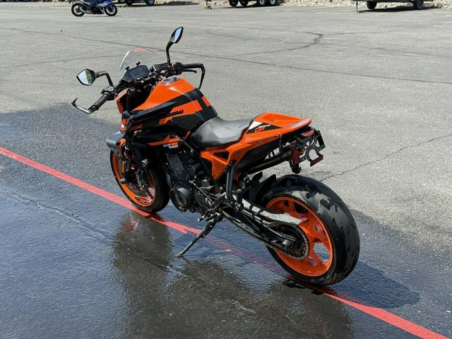2022 KTM Duke 890 R