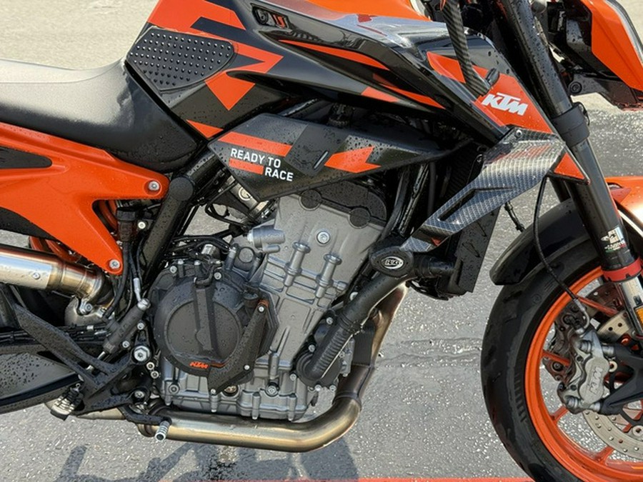 2022 KTM Duke 890 R