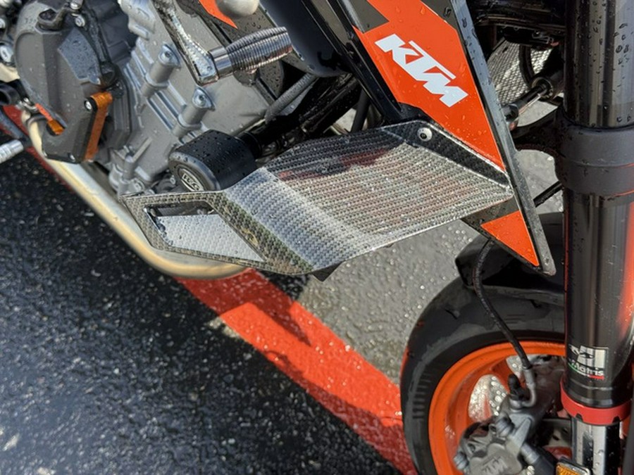 2022 KTM Duke 890 R