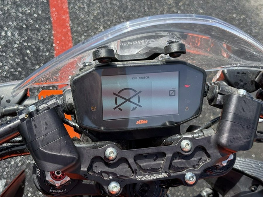 2022 KTM Duke 890 R