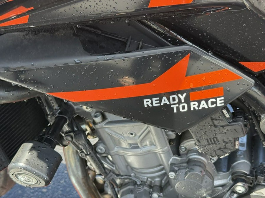 2022 KTM Duke 890 R