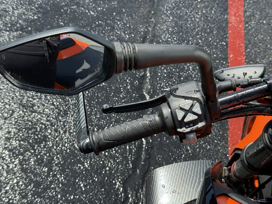 2022 KTM Duke 890 R