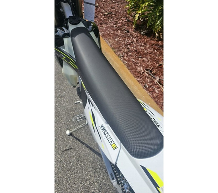 2026 TRIUMPH TF 450-E Jet Black/Pure White