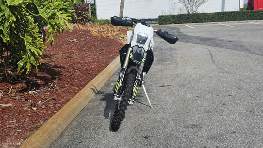 2026 TRIUMPH TF 450-E Jet Black/Pure White