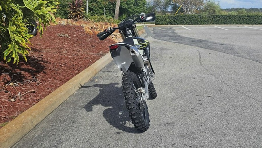 2026 TRIUMPH TF 450-E Jet Black/Pure White