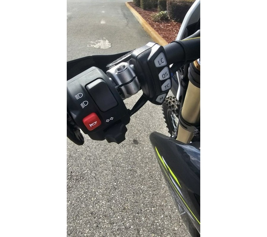 2026 TRIUMPH TF 450-E Jet Black/Pure White