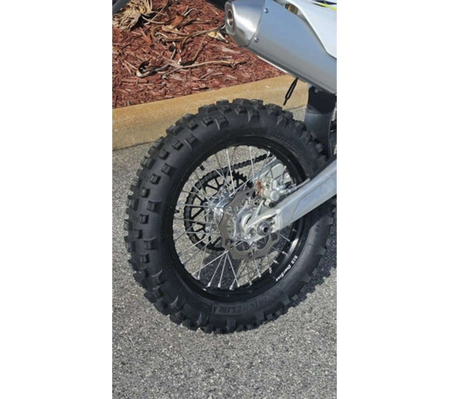 2026 TRIUMPH TF 450-E Jet Black/Pure White