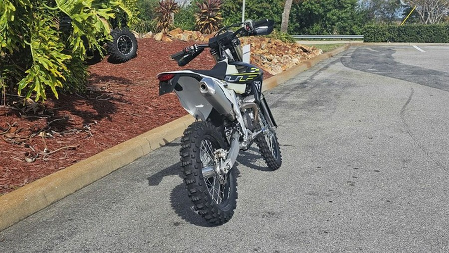 2026 TRIUMPH TF 450-E Jet Black/Pure White